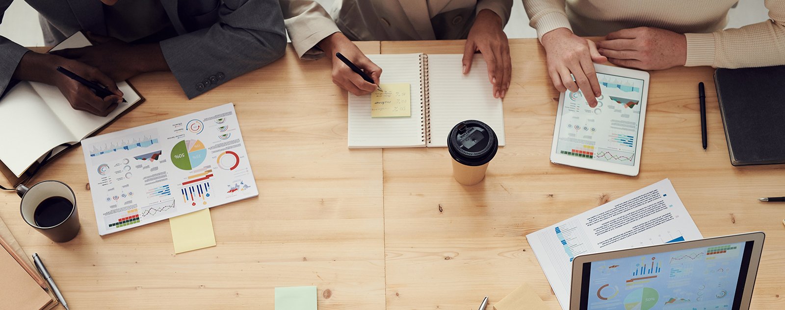 photo-of-people-having-meeting-31831861.jpg Valutazione immobile modena